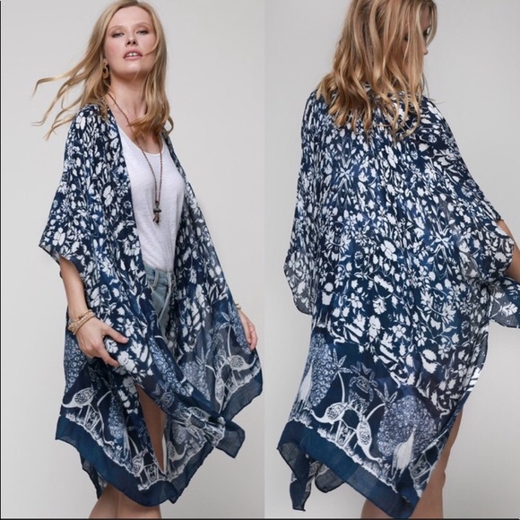 Kara and Kate Tops - 💙Boho-chic💙, 🌸floral💐, 💙blue & white💙kimono✨
